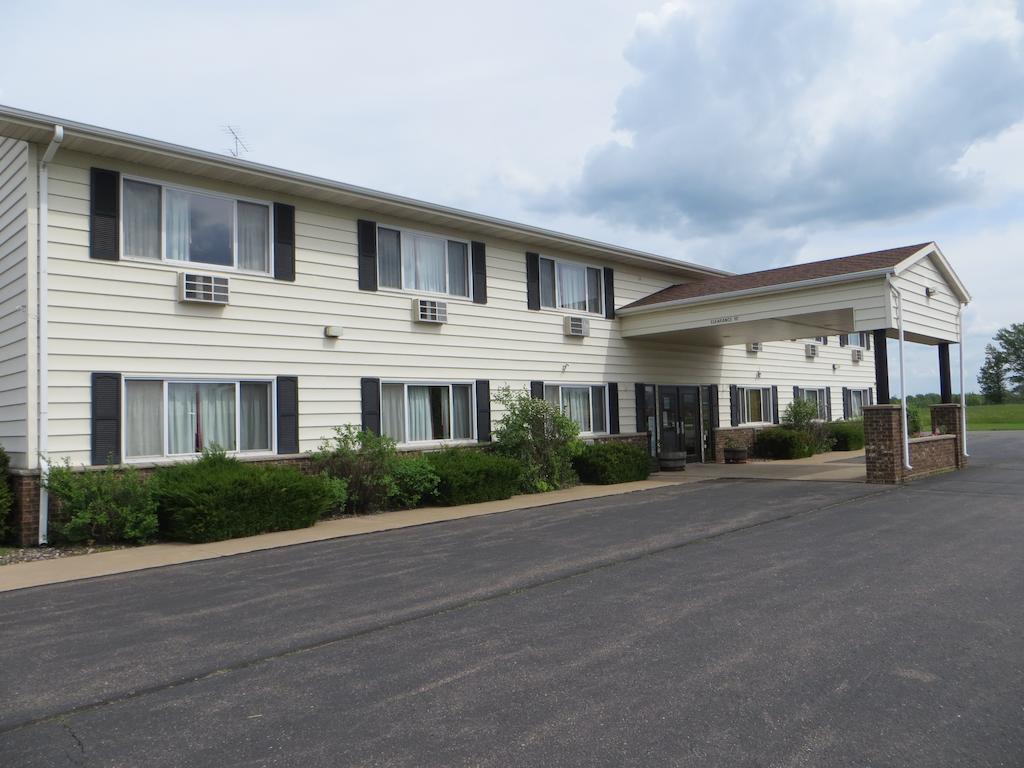 Amerivu Inn Prentice Exterior photo